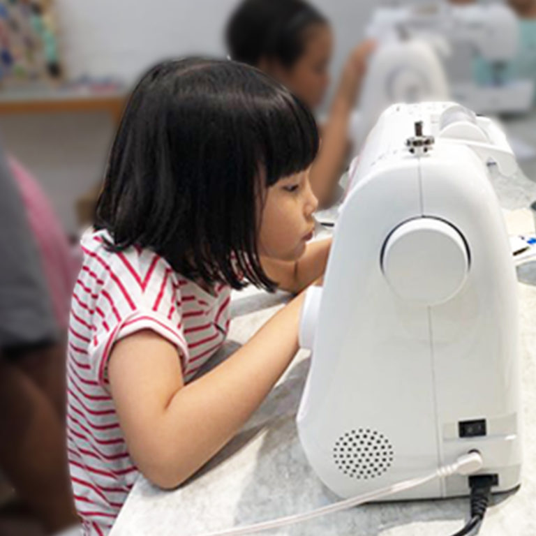 FashionMakerSpace - Child Sewing Machine 2