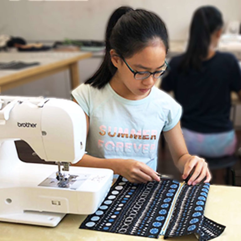 FashionMakerSpace - Child Sewing Machine