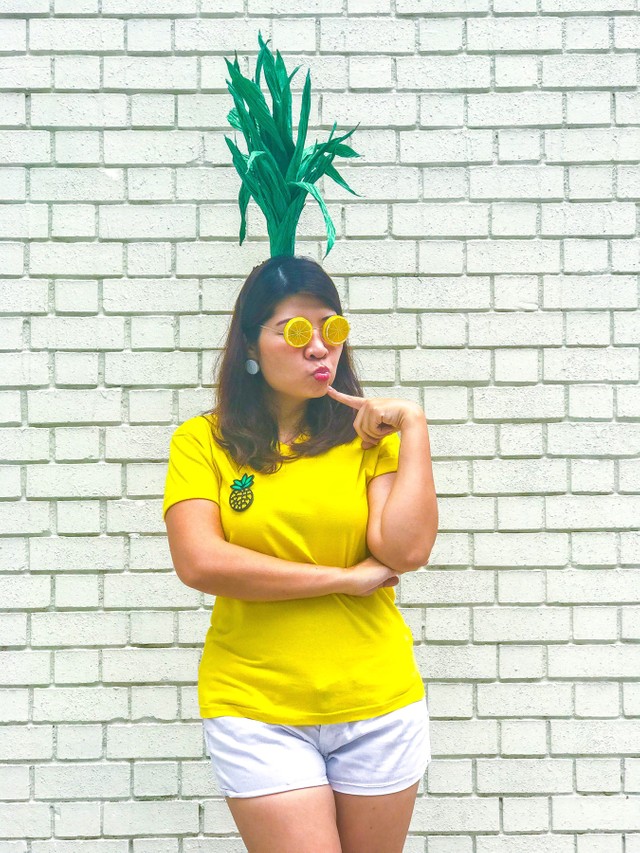DIY Halloween Couple Costumes - Pineapple